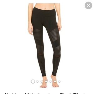 Brand new w/ tag Alo Yoga Black Moto Leggings Med.